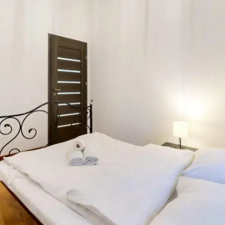 Rynek Aparts 招待所 *